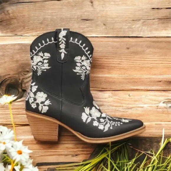 Size 6 MIIM CAROLINE Black Faux Leather Floral Embroidered Western Cowboy Boots