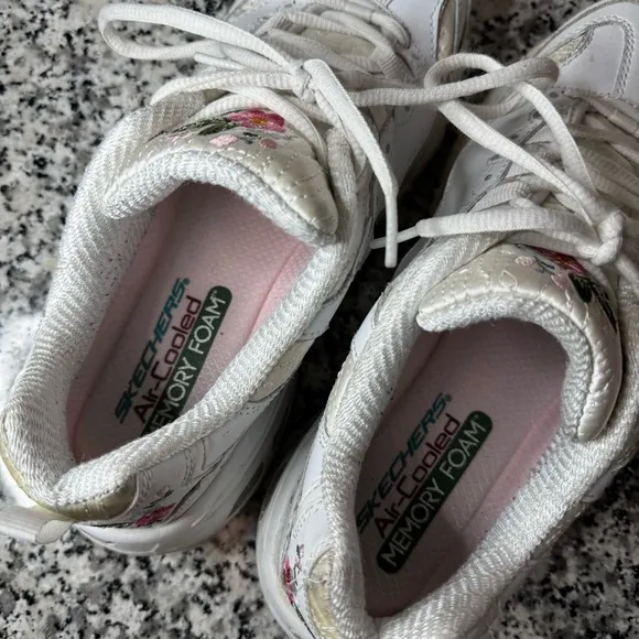 Skechers | Women's White Floral Sneaker D'Lites Bright Blossoms Size 10