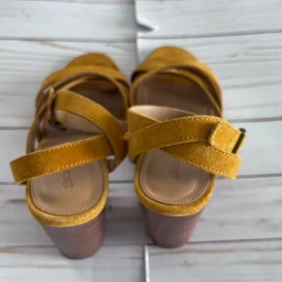 Soludos Emily Suede Strappy Heel in Mustard Size 9..5