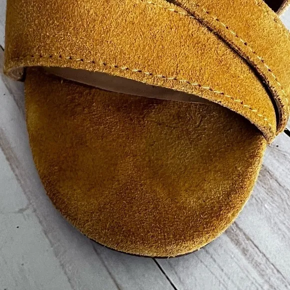 Soludos Emily Suede Strappy Heel in Mustard Size 9..5