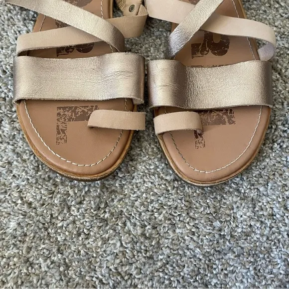 Sorel Ella Crisscross Gold Metallic Strappy Sandals Size 7