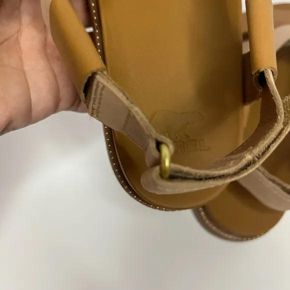 SOREL roaming cris cross sandals size 7.5