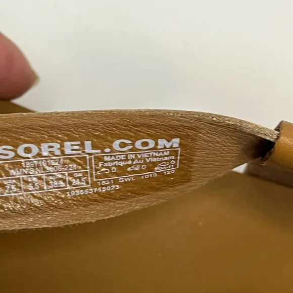 SOREL roaming cris cross sandals size 7.5