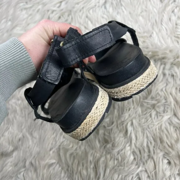 Sorel Roaming Crisscross Sandals Strappy