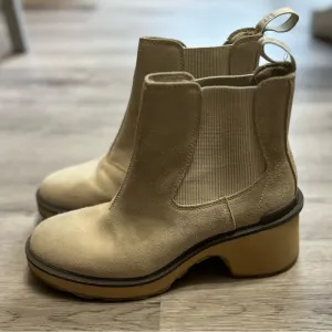 Sorel  Women's Hi-Line Heel Chelsea Boot - Chalk, Ceramic size 9.5