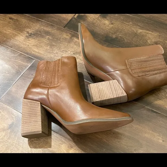 STEVE MADDEN  Acton Block Heel BootieNWOT