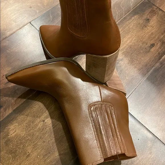 STEVE MADDEN  Acton Block Heel BootieNWOT