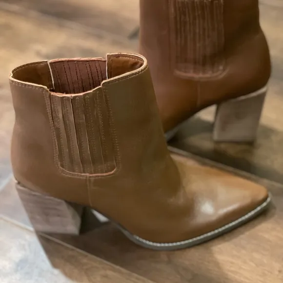 STEVE MADDEN  Acton Block Heel BootieNWOT