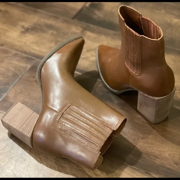 STEVE MADDEN  Acton Block Heel BootieNWOT