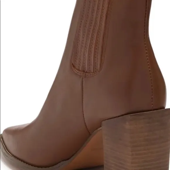 STEVE MADDEN  Acton Block Heel BootieNWOT