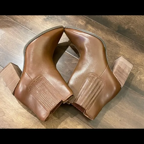 STEVE MADDEN  Acton Block Heel BootieNWOT