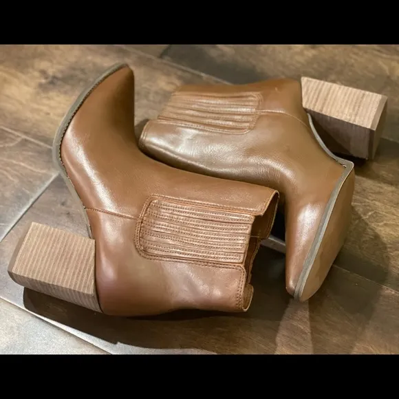 STEVE MADDEN  Acton Block Heel BootieNWOT