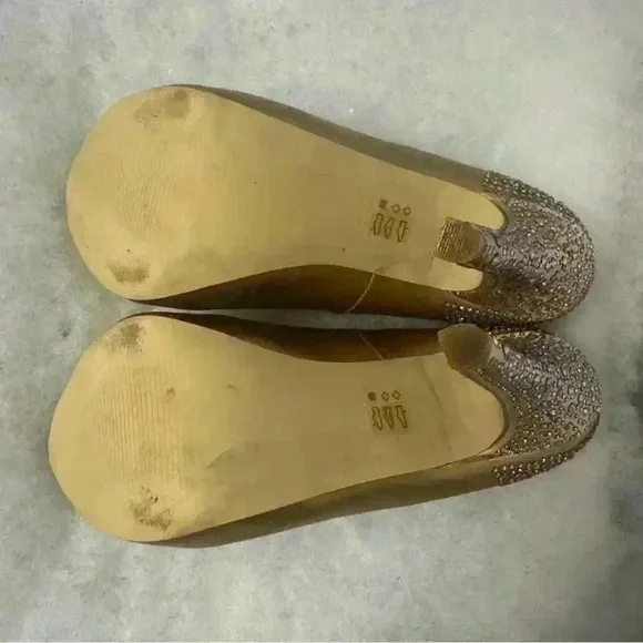 Steve Madden Gold Satin Open Toe 5 1/2” Rhinestones Cover Heels Size 6.5