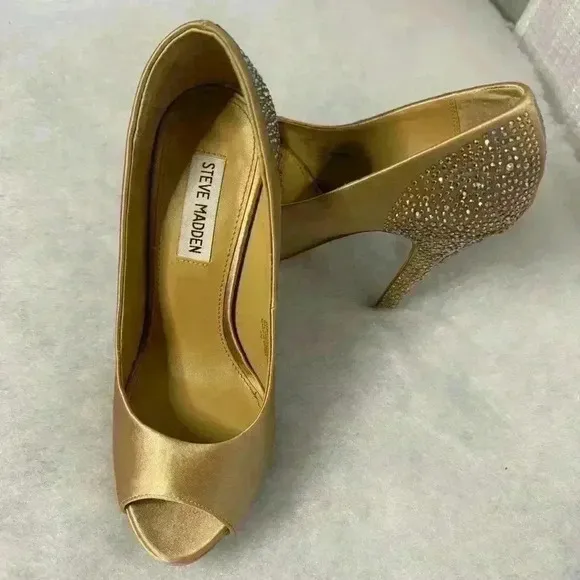 Steve Madden Gold Satin Open Toe 5 1/2” Rhinestones Cover Heels Size 6.5