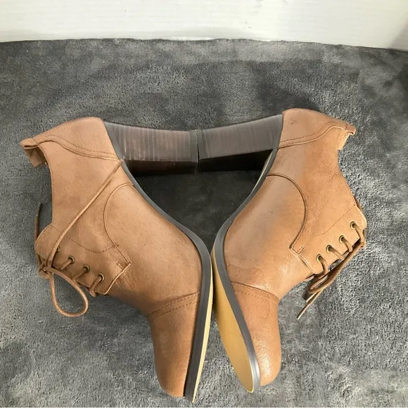 Steve Madden Women's Tan Leather Shoe size 10 lace up