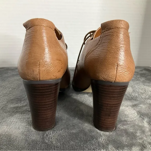 Steve Madden Women's Tan Leather Shoe size 10 lace up