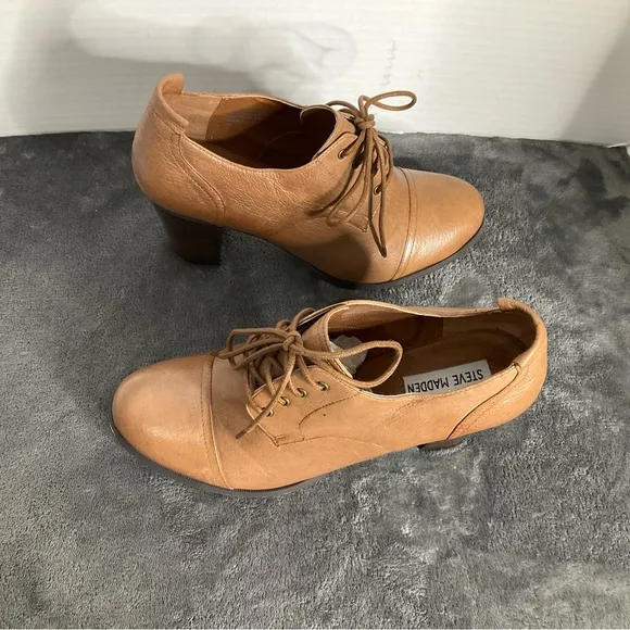 Steve Madden Women's Tan Leather Shoe size 10 lace up