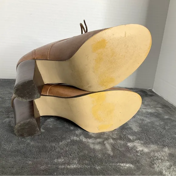 Steve Madden Women's Tan Leather Shoe size 10 lace up
