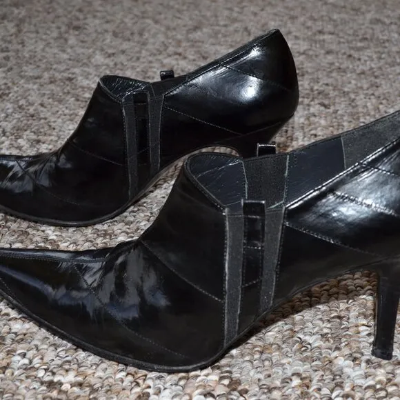 Stuart Weitzman Black Heeled Designer Shootie, Pointed Toes, Leather, Size 7 1/2