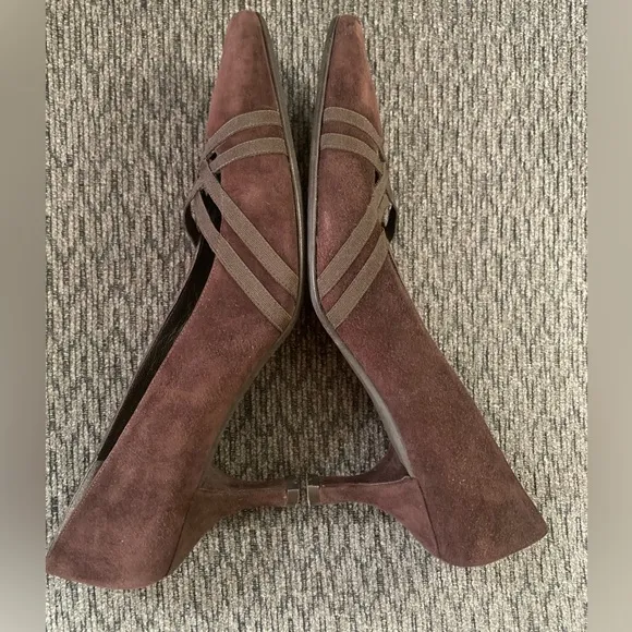 Stuart Weitzman Brown Suede Kitten Heel Pump Size 9