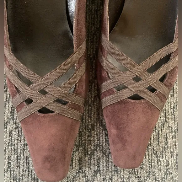 Stuart Weitzman Brown Suede Kitten Heel Pump Size 9