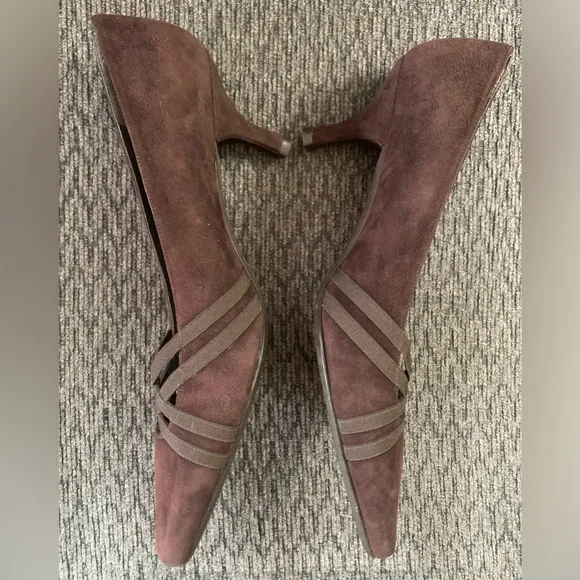 Stuart Weitzman Brown Suede Kitten Heel Pump Size 9
