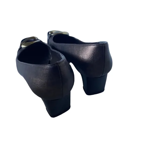Stuart weitzman low heel shoes size 7.5 ((SH6)