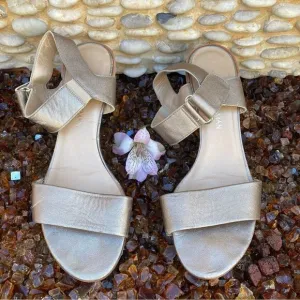👡Stuart Weitzman Metallic Gold Broadband Leather Open Toe Sandals Sz 8.5 EUC!