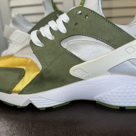 Stussy x Nike Air Huarache LE 2021 “Dark Olive” Shoes…