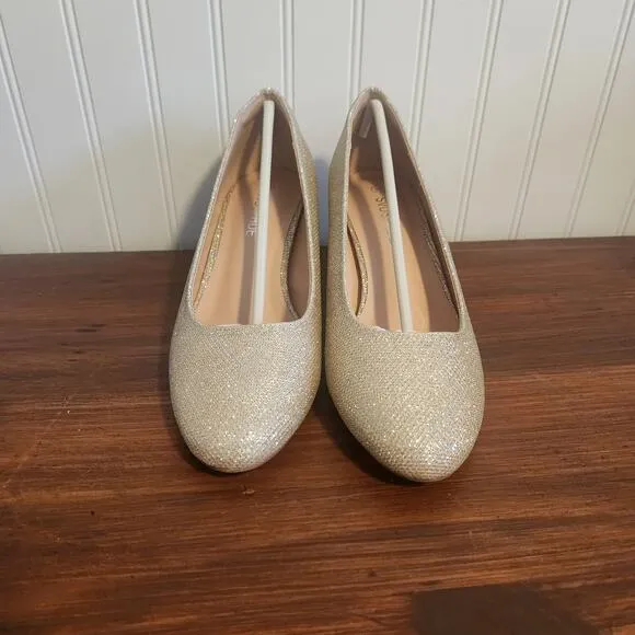 Svdsphde Women's Size 9.5 Gold Glitter Wedding Day Kitten Heels NIB