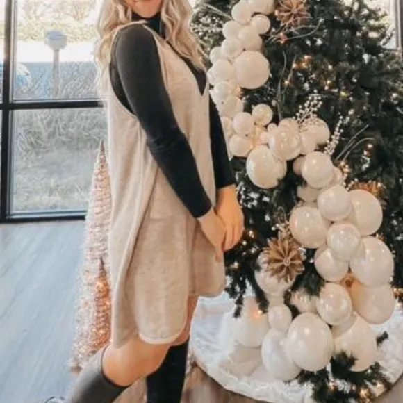 Sweater dress with pockets