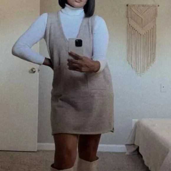Sweater dress with pockets