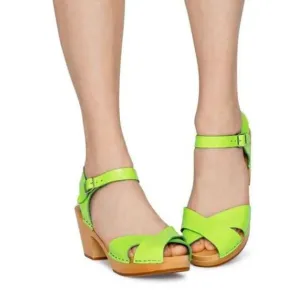 Swedish Hasbeens NWOB Mirja Neon Green Croc Print Leather Wood Heel Sandals