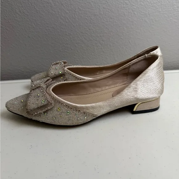 Tao Yi Mei Low Heel Shoes Size 9 Embellished Rhinestones Bow Wedding Heels