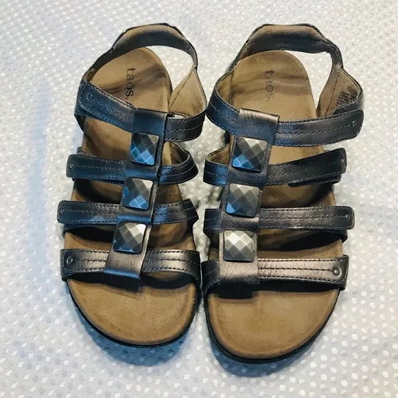 Taos Footwear Cleopatra Pewter Gray Sandals Strappy Metallic