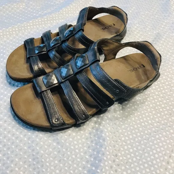 Taos Footwear Cleopatra Pewter Gray Sandals Strappy Metallic