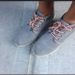 TOMS embroidered lace up shoes Size 8.5”
