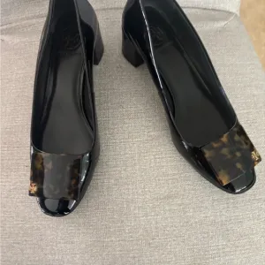 Tory Burch Black Leather and Brown Accent Women's Shoes Size 7.5 B