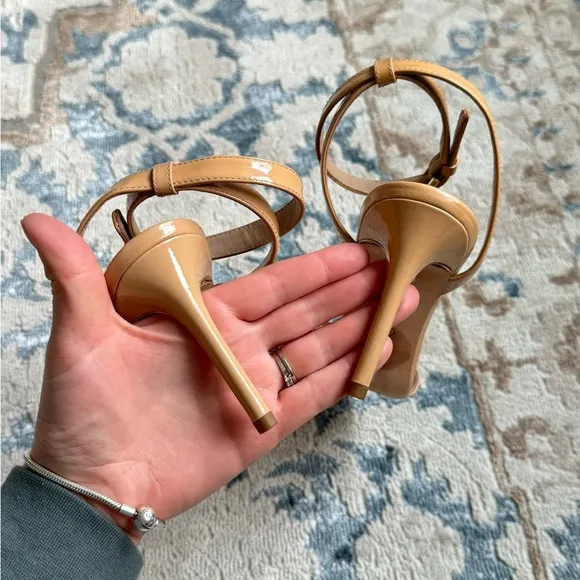 Tory Burch Elana Beige 85mm heels light oak patent leather heels in size 7.5