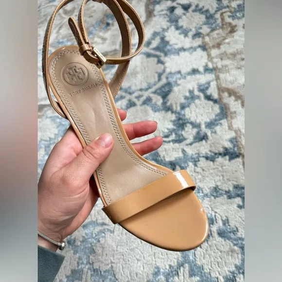 Tory Burch Elana Beige 85mm heels light oak patent leather heels in size 7.5