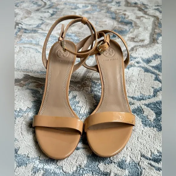 Tory Burch Elana Beige 85mm heels light oak patent leather heels in size 7.5
