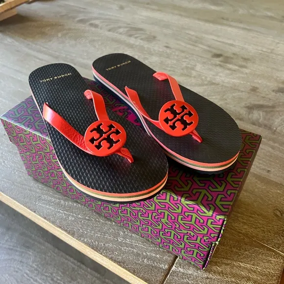 Tory Burch Minnie Logo Flip Flops, 5, NWB