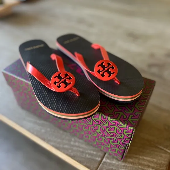 Tory Burch Minnie Logo Flip Flops, 5, NWB