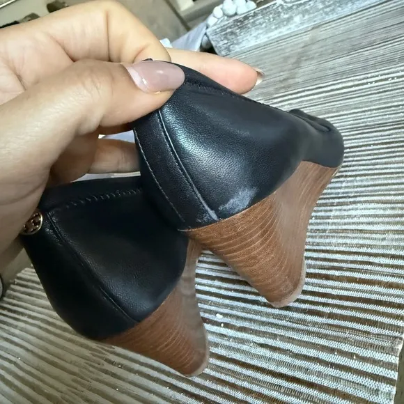 Tory Burch Open Toe Black Leather Wood Wedge Heel Shoes Size 8.5m