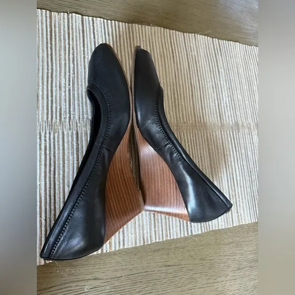 Tory Burch Open Toe Black Leather Wood Wedge Heel Shoes Size 8.5m