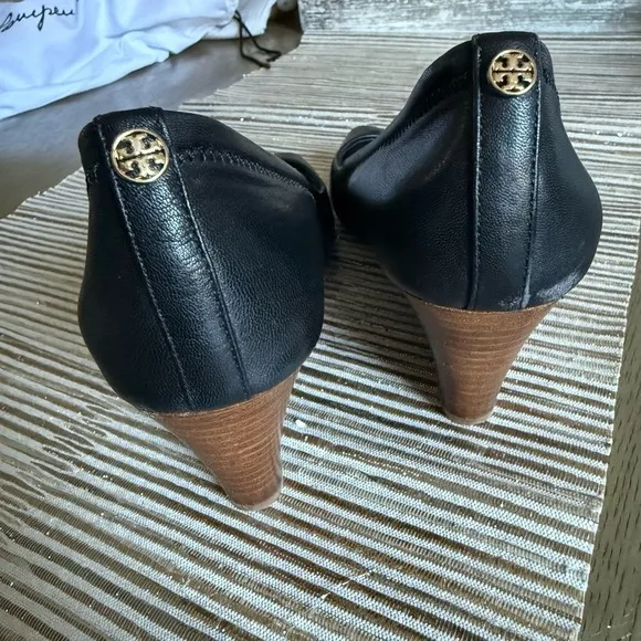 Tory Burch Open Toe Black Leather Wood Wedge Heel Shoes Size 8.5m