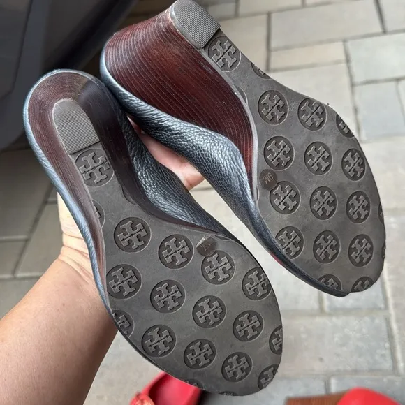 Tory Burch Women's Red and Black Peep Toe Heels size 9