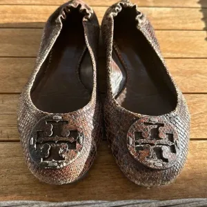 Tory Burch Snakeskin Flat Shoes 8
