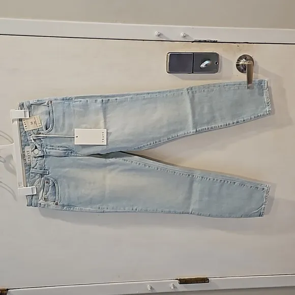 Trave Light Wash Sophie Low Rise Slim Cropped Jeans 26 NWT
