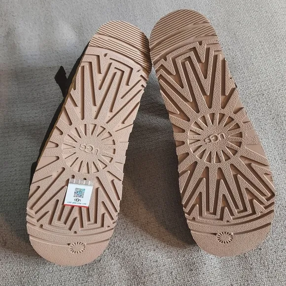 UGG Aubrey Ankle Strappy Flatform Sandals Sz-9.5
